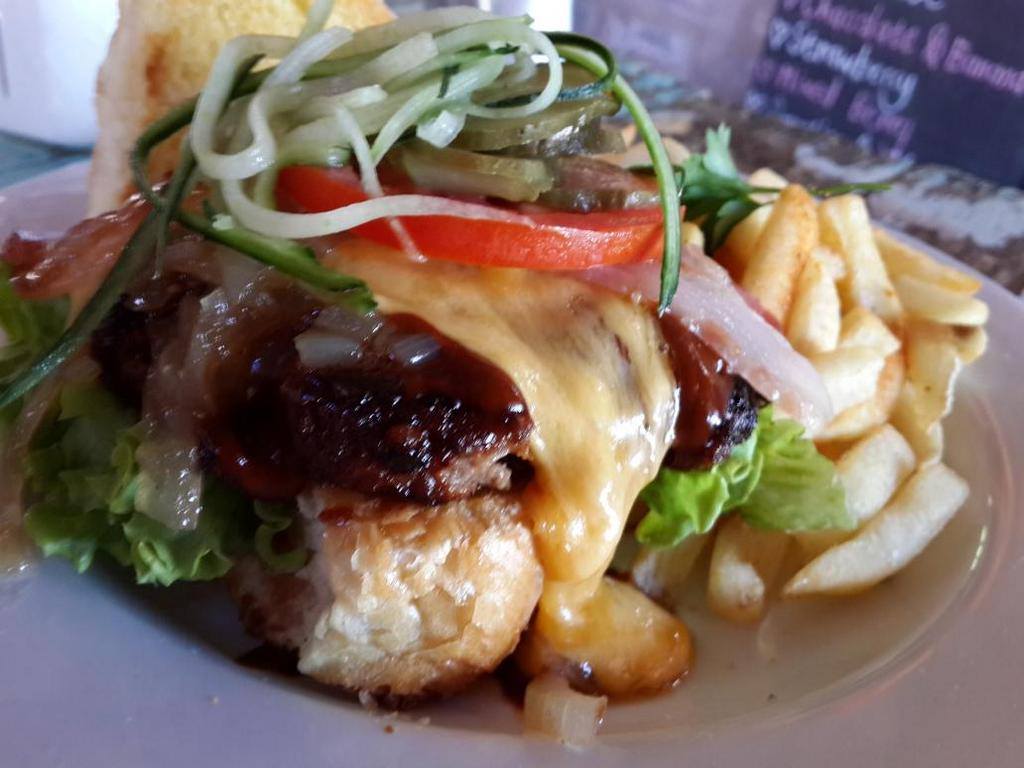diesel and crème, menu, reviews, barrydale, barrydale hot springs, mochte, ice cream, Route 62, Barrydale, Swellendam tourism, Milkshakes, gourmet milkshakes, coffee menu, Burgers, pies, sandwiches, curry, breakfast, Accommodation, craft beer, craft cool drinks, Karoo Moon Motel, self catering
