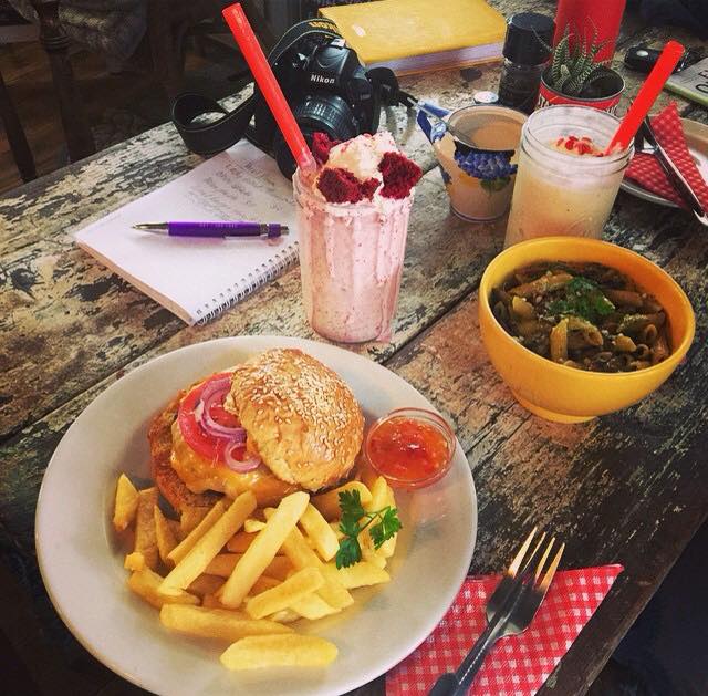 diesel and crème, menu, reviews, barrydale, barrydale hot springs, mochte, ice cream, Route 62, Barrydale, Swellendam tourism, Milkshakes, gourmet milkshakes, coffee menu, Burgers, pies, sandwiches, curry, breakfast, Accommodation, craft beer, craft cool drinks, Karoo Moon Motel, self catering