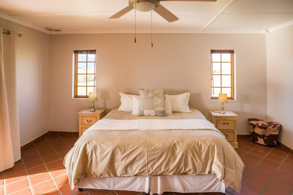 Kwetu guest farm, farm accommodation, Self-catering Swellendam, Swellendam tourism, springbok, bontebok, buffeljagsrivier, accommodation, game drives, self-driven game drives, WiFi, DSTV, cottages, giraffes, springbok, bontebok, eland, wildebeest,swim, fishing