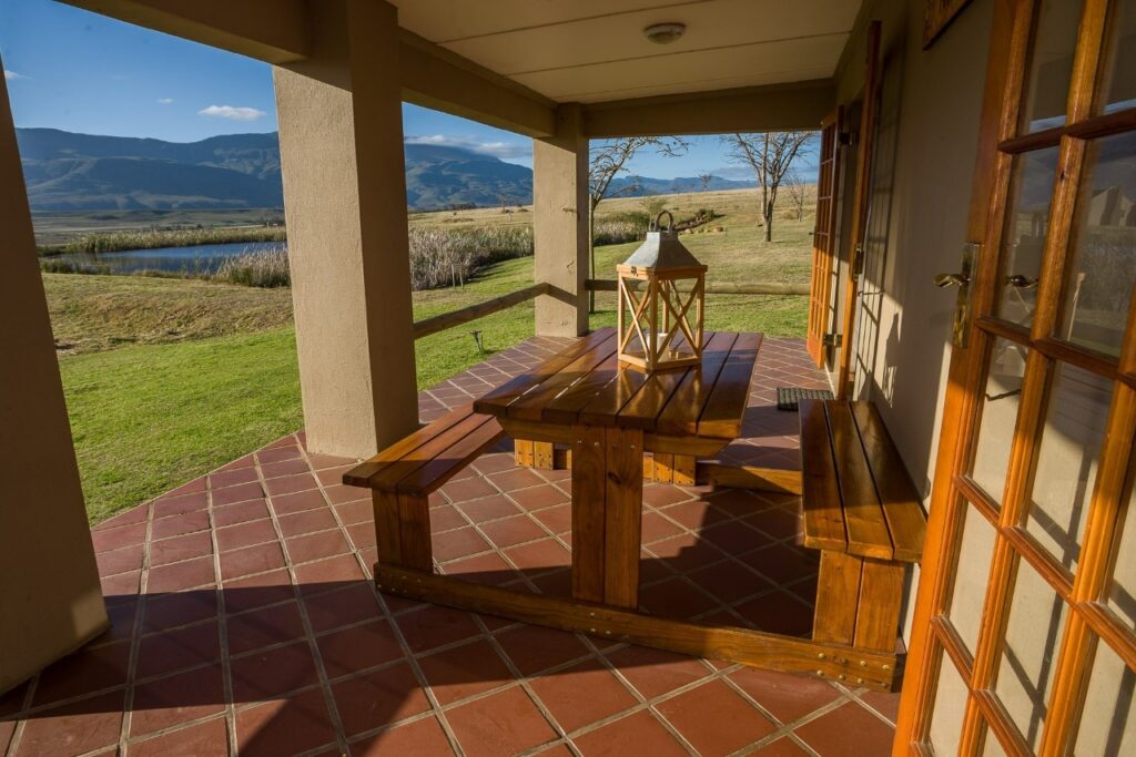 Kwetu guest farm, farm accommodation, Self-catering Swellendam, Swellendam tourism, springbok, bontebok, buffeljagsrivier, accommodation, game drives, self-driven game drives, WiFi, DSTV, cottages, giraffes, springbok, bontebok, eland, wildebeest,swim, fishing