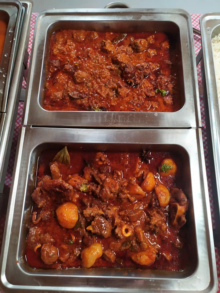 lloyd's menu, restaurant, swellendam tourism, curry, bunny chow, barrydale, durban, kebab, roti, spicy food, samosas, route 62, sunday lunch, buffet, butter chicken