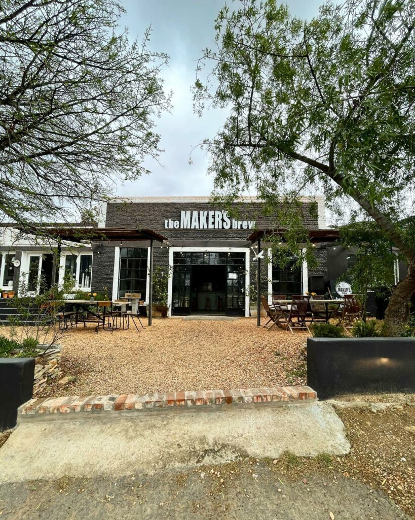 things to do in barrydale, barrydale tourism, barrydale restaurant, Route 62, pizza menu, pizza, curry, Blonde ale, saison, amber ale, porter, Lloyd’s on Route 62, red lentil curry, butter chicken curry, lamb curry