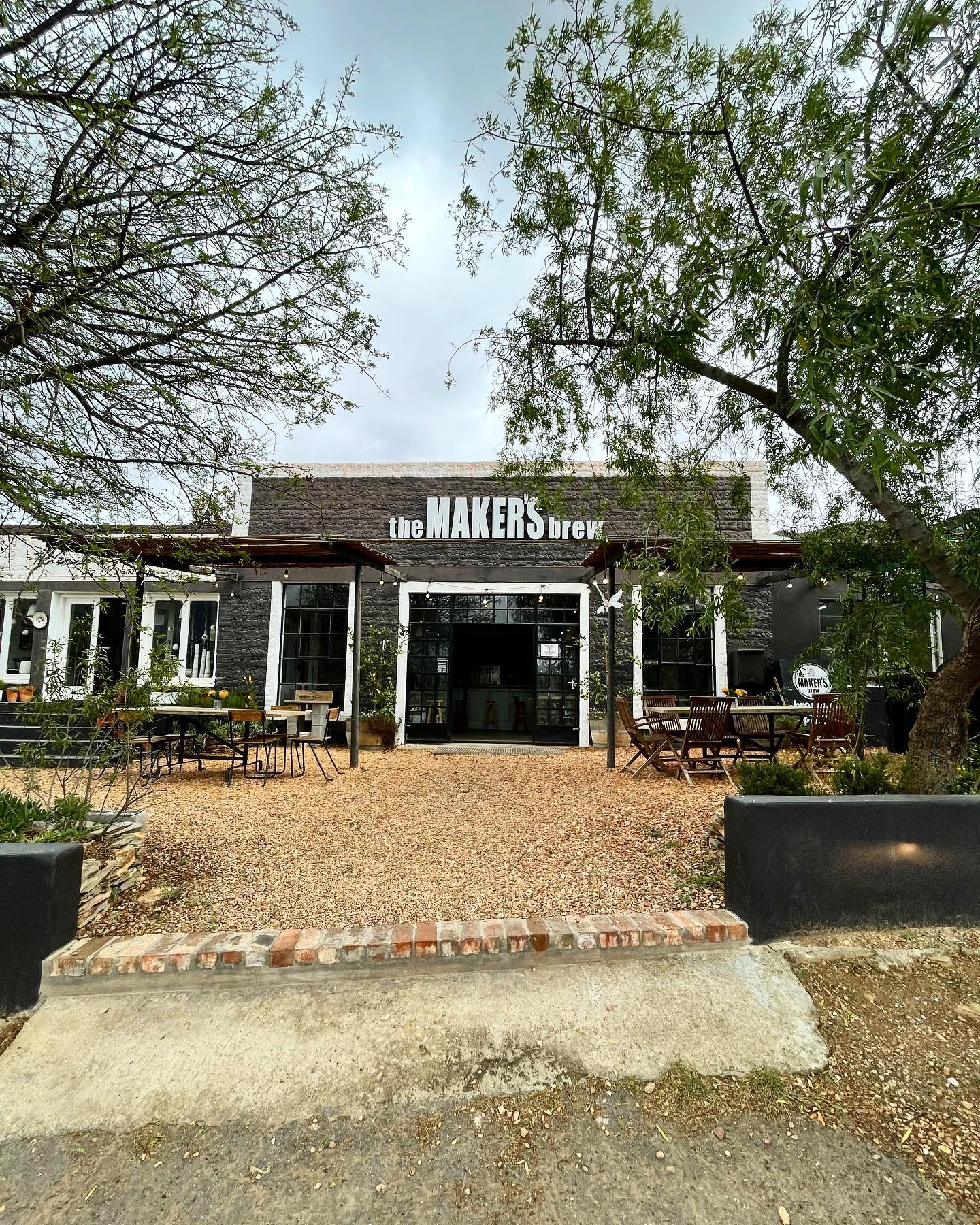 things to do in barrydale, barrydale tourism, barrydale restaurant, Route 62, pizza menu, pizza, curry, Blonde ale, saison, amber ale, porter, Lloyd’s on Route 62, red lentil curry, butter chicken curry, lamb curry